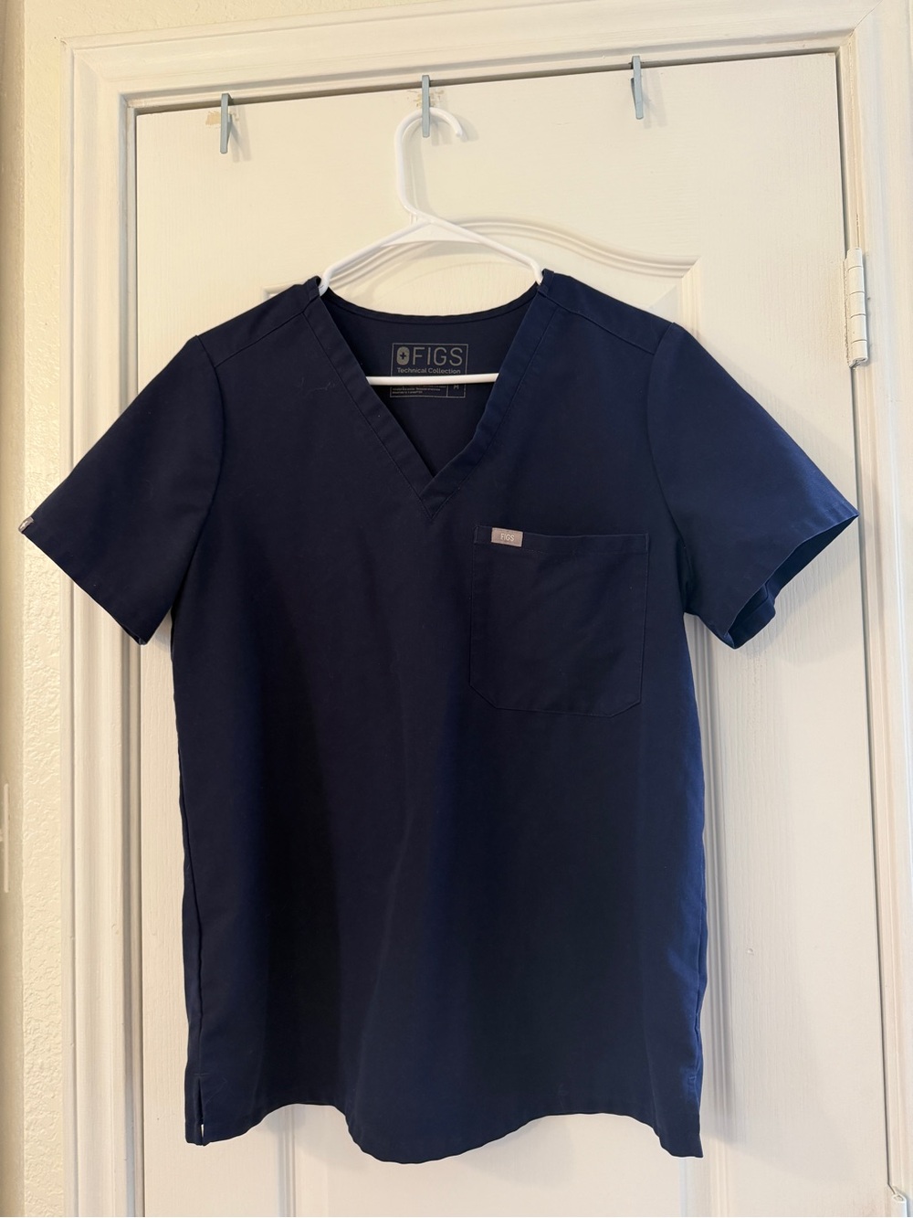 FIGS womens catarina navy top M